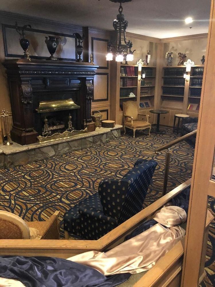The Chateau Bloomington Hotel And Conference Center ภายนอก รูปภาพ