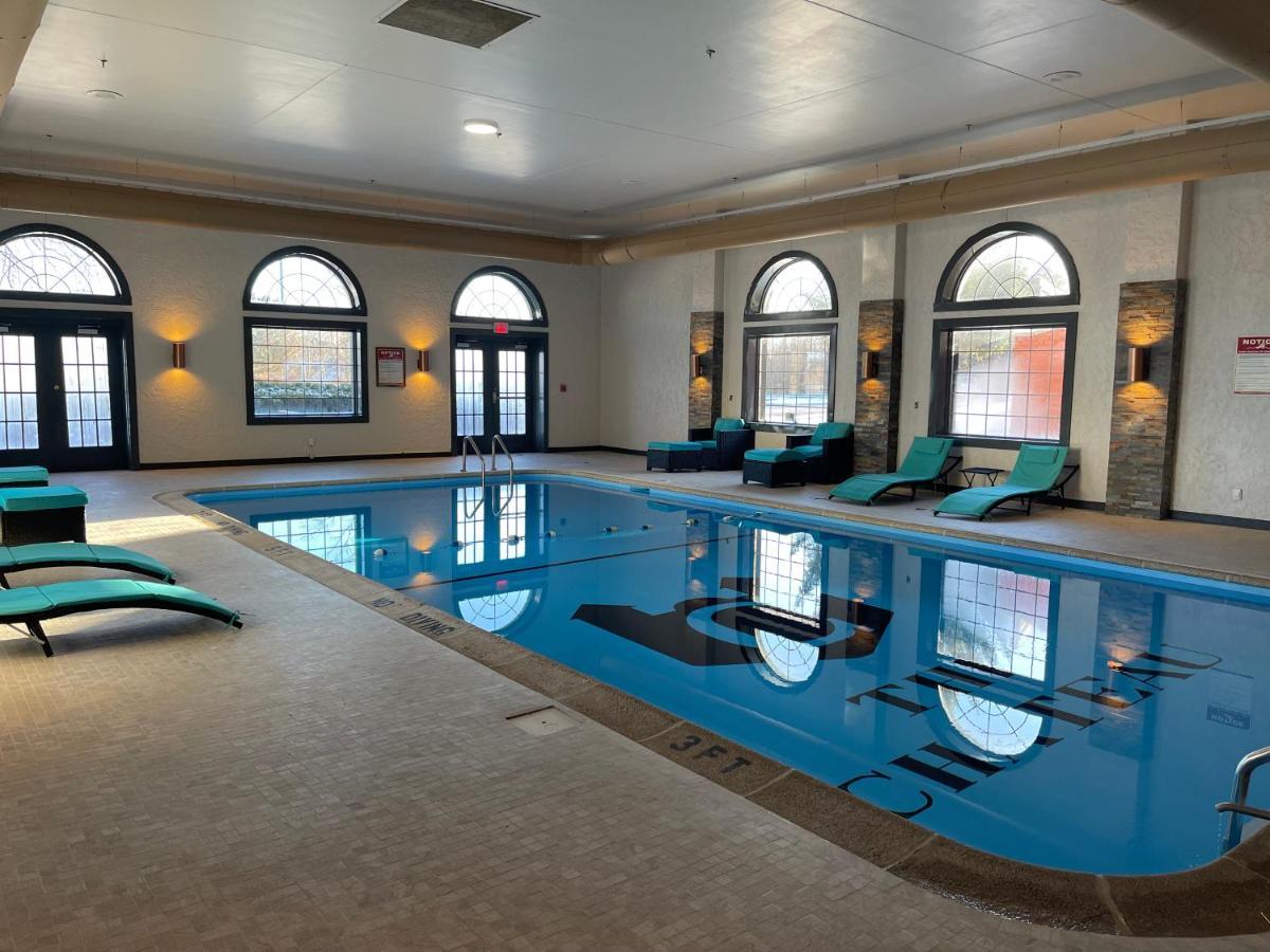 The Chateau Bloomington Hotel And Conference Center ภายนอก รูปภาพ