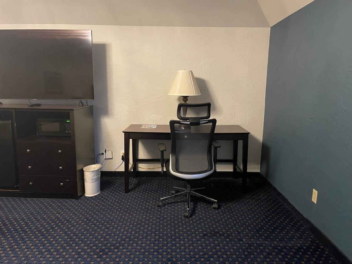 The Chateau Bloomington Hotel And Conference Center ภายนอก รูปภาพ