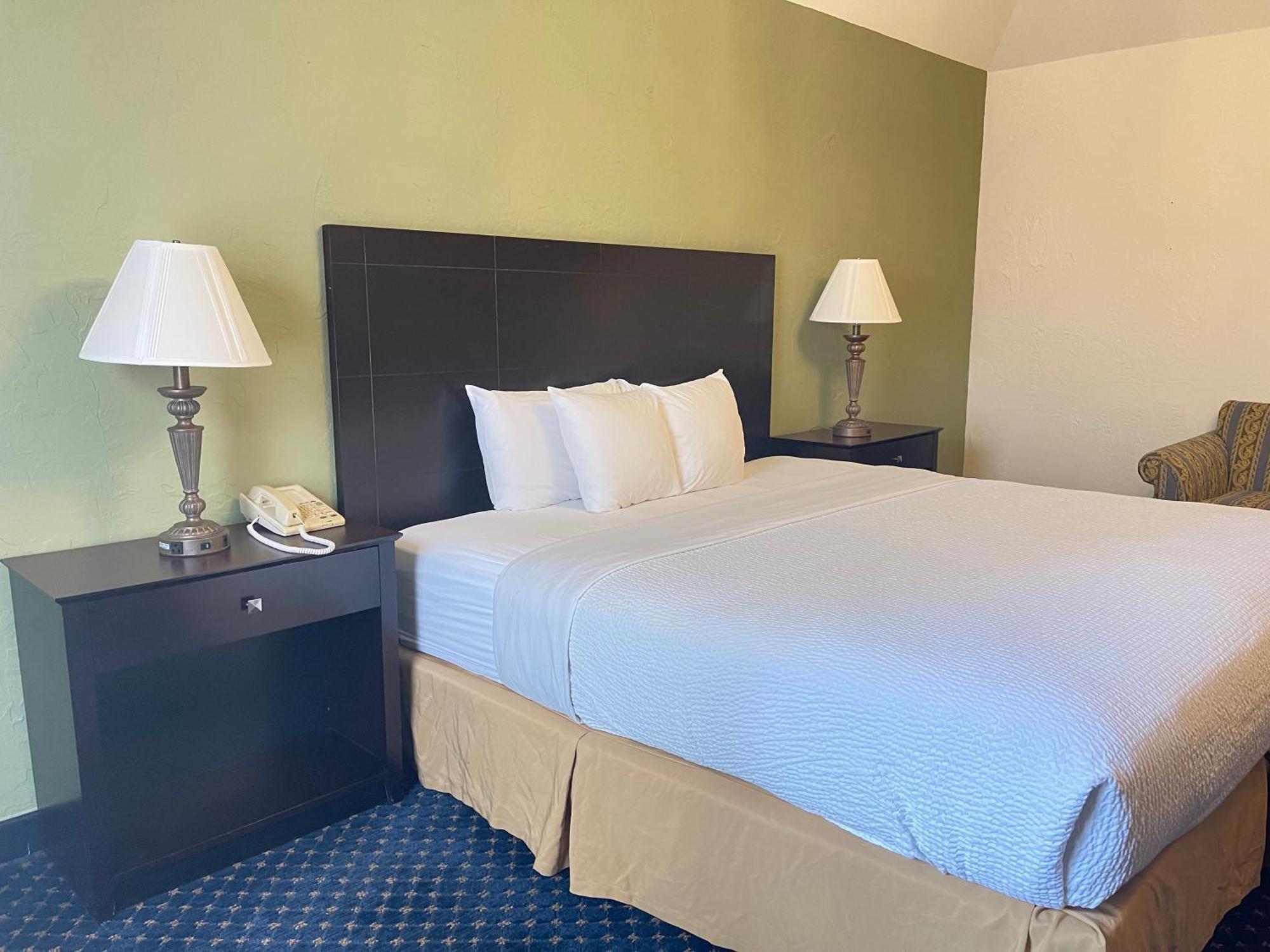 The Chateau Bloomington Hotel And Conference Center ภายนอก รูปภาพ