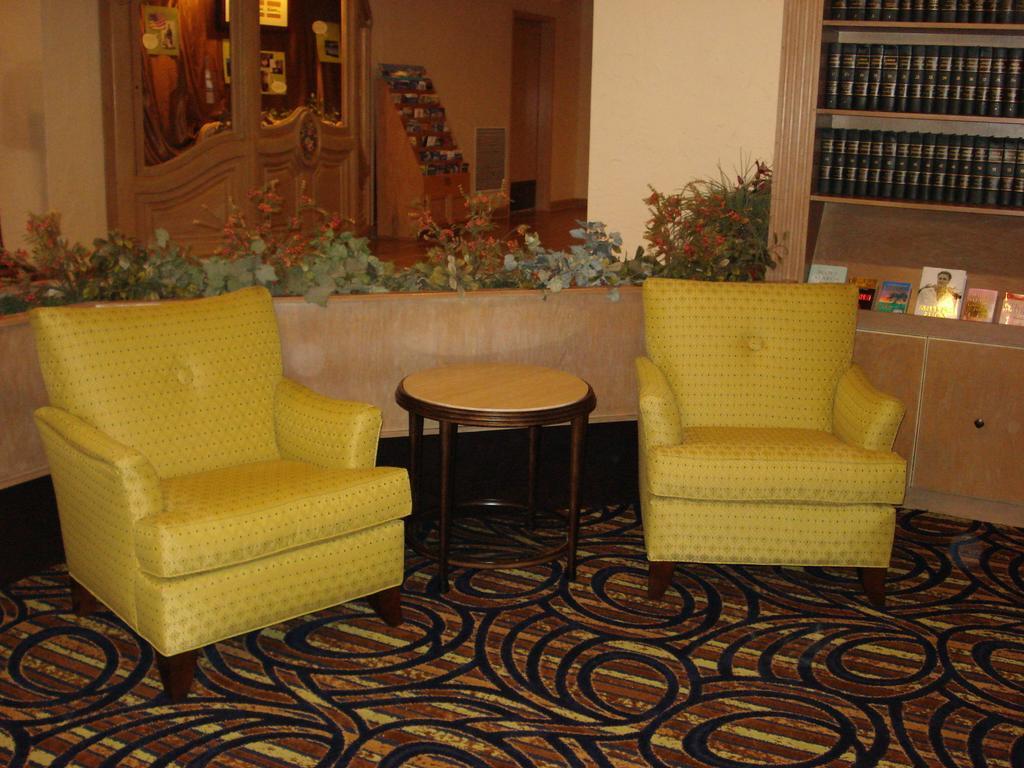 The Chateau Bloomington Hotel And Conference Center ภายนอก รูปภาพ