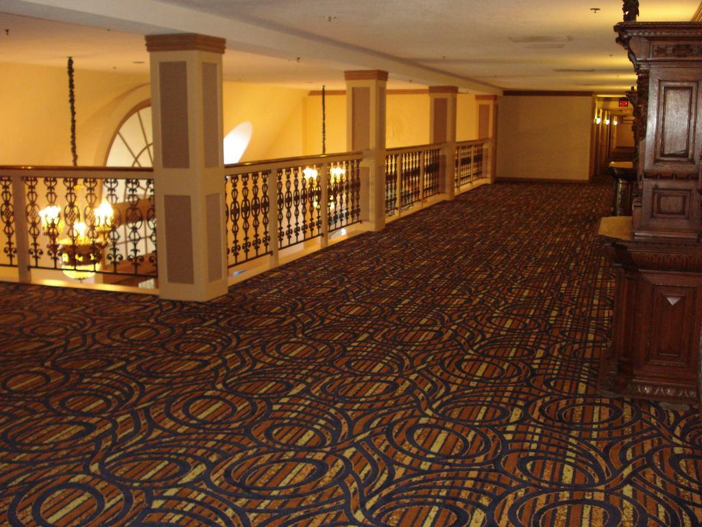 The Chateau Bloomington Hotel And Conference Center ภายนอก รูปภาพ